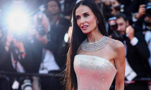 FOTO Demi Moore &scaron;okirala je fanove fotkom bez &scaron;minke. Pogledajte kako izgleda...