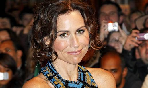 Susjed: Minnie Driver je luda, baca mi bombe od boje na kuću