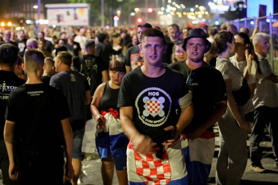 Zagreb: Završio je koncert Marka Perkovića Thompsona, kolone ljudi idu s hipodroma