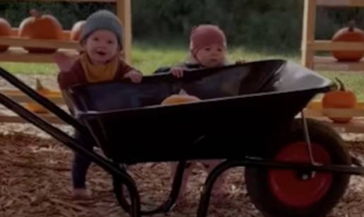 Zatrudnjele u isto vrijeme: 'Rodila sam tri dana prije sestre blizanke, nismo planirale'