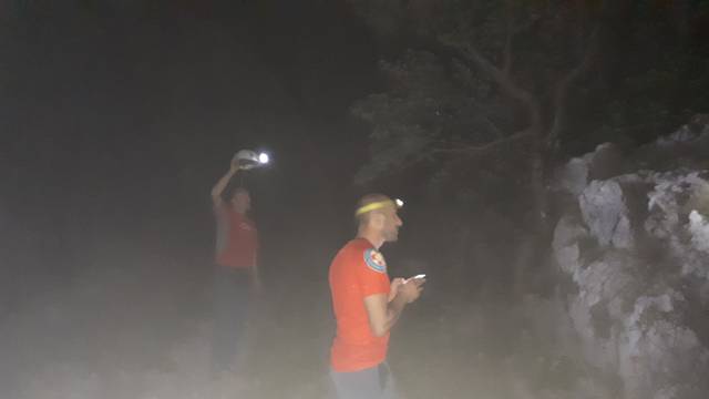 HGSS preduhitrio nevrijeme i spasio planinara na Velebitu