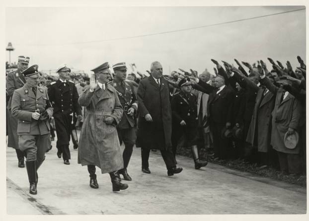 Hitler eröffnet Teilstrecke Breslau-Kreibau der Reichsautobahn / Foto 1936