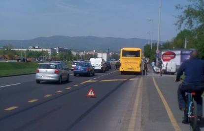 Zagreb: Vozač auta ušao je u krivi smjer i udario u autobus