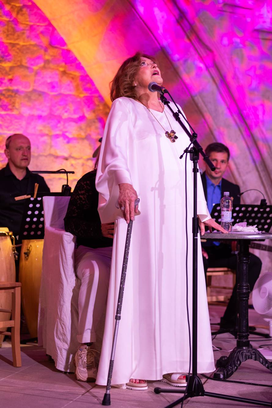Prvi dubrovački oproštajni koncert Tereze Kesovije