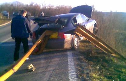 Ograda mu probila auto i izašla kroz prtljažnik