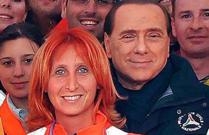 Šarmer Berlusconi zavodio među šatorima u L'Aquili
