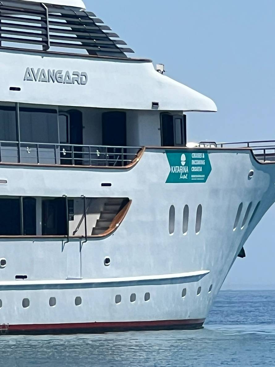 Nevjerojatne scene s Molata: 'Dobro da kruzer nisu privezali u plićak. Pa ovo je sramotno!'