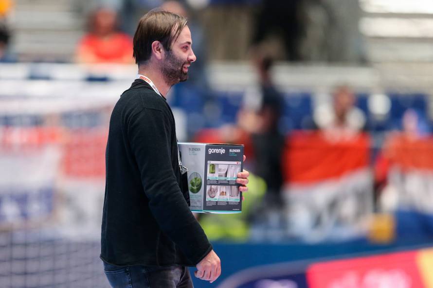 Ivano je stigao podržati bivše suigrače, dobio ovacije Graza