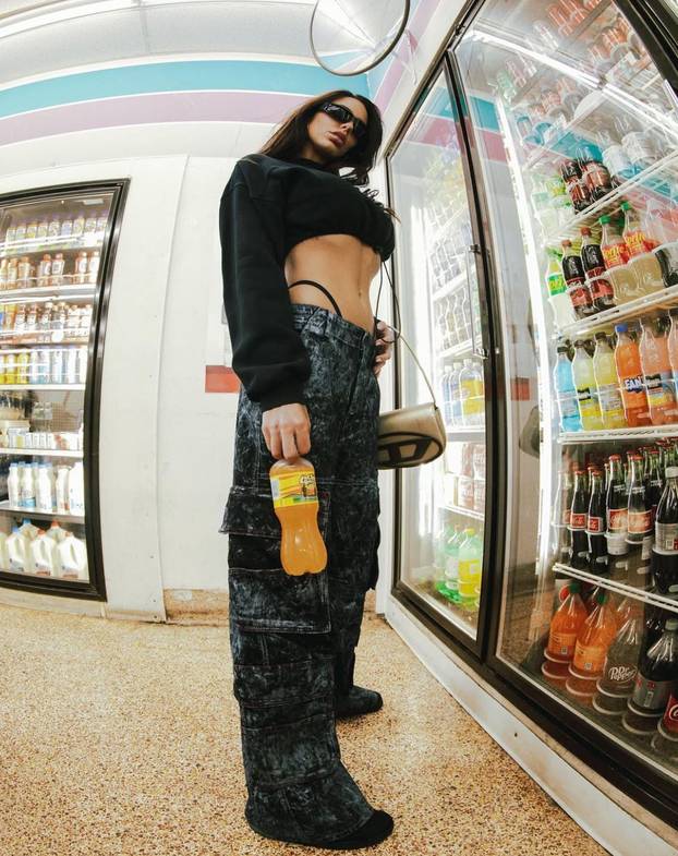 FOTO Svojim seksi tijelom mami nevjerne muškarce i onda ih javno razotkriva: 'Prijete mi'