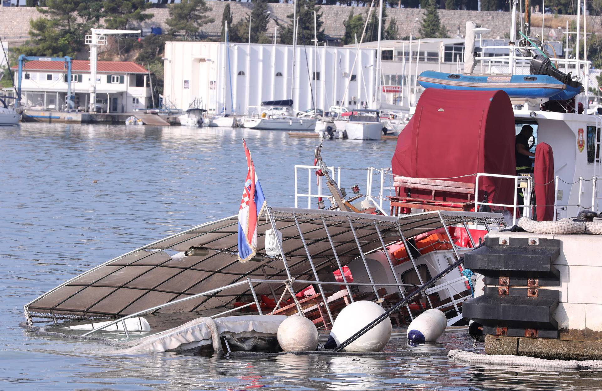 Split: Turistički brod udario u Zapadnu obalu i potonuo, nema ozlijeđenih