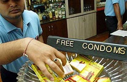 Sramežljivi Indijci otvorili prvi "kondomski bar"  