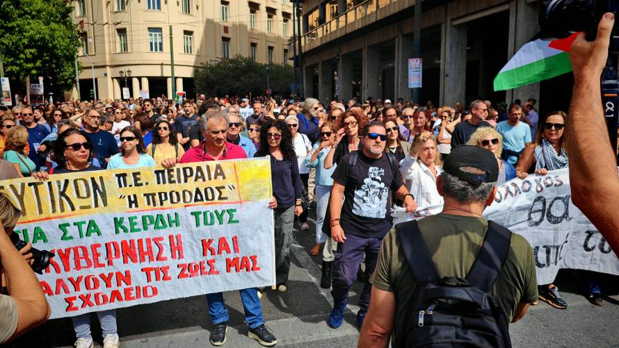 Grčki radnici ponovo štrajkaju: Željeznički promet zaustavljen, brodovi su ostali u lukama