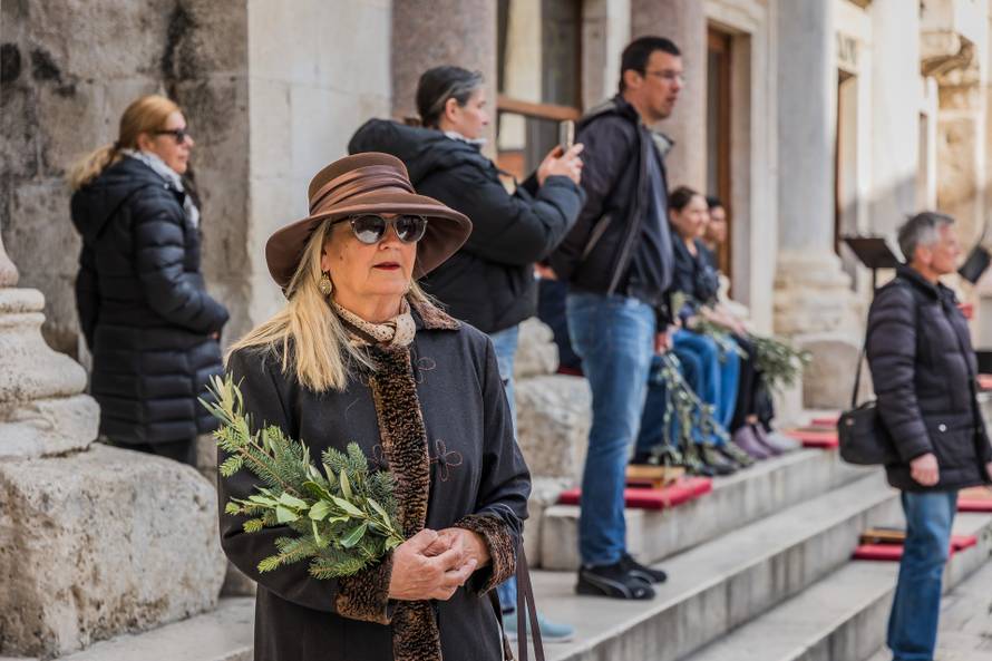 Split: Splitsko makarski nadbiskup Zdenko Križić predvodio misu na Cvjetnicu u katedrali sv Dujma