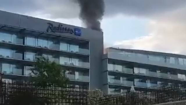 U požaru hotela Radisson Blu ozlijeđen radnik, gorio jacuzzi