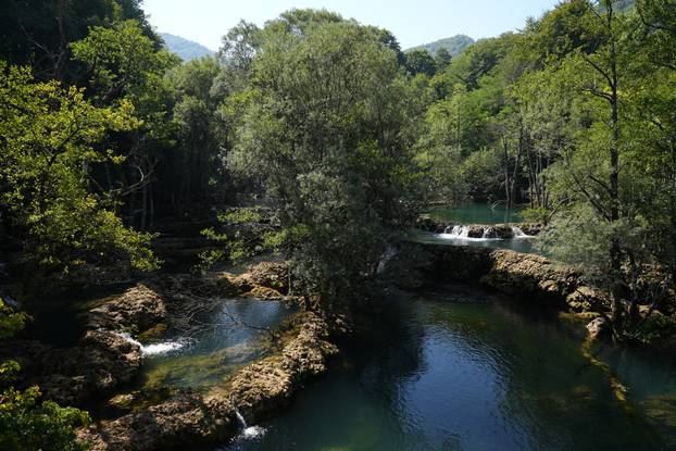Martin Brod, slikovito naselje smješteno na ušću rijeke Unac u Unu