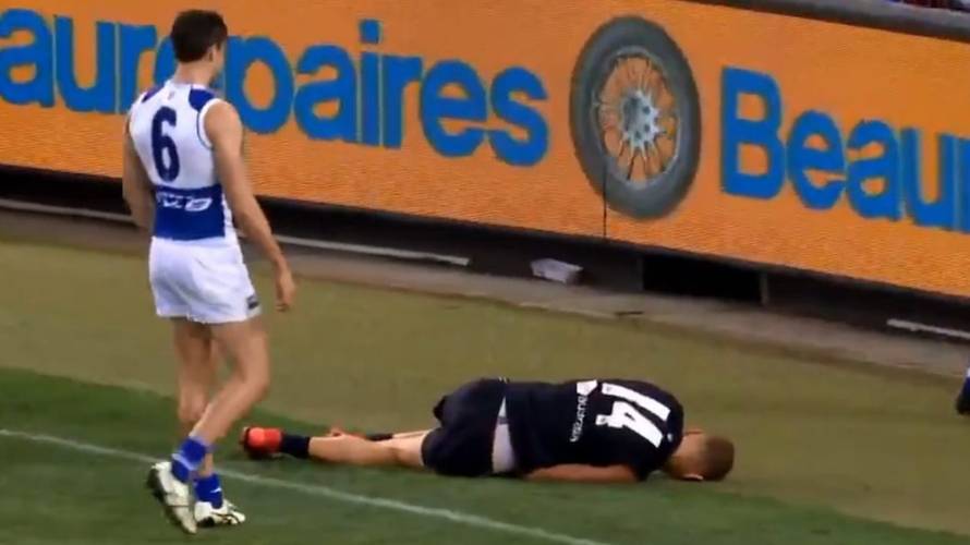 Dečki, što je smiješno? Suigrač u nesvijesti, a oni se zabavljaju