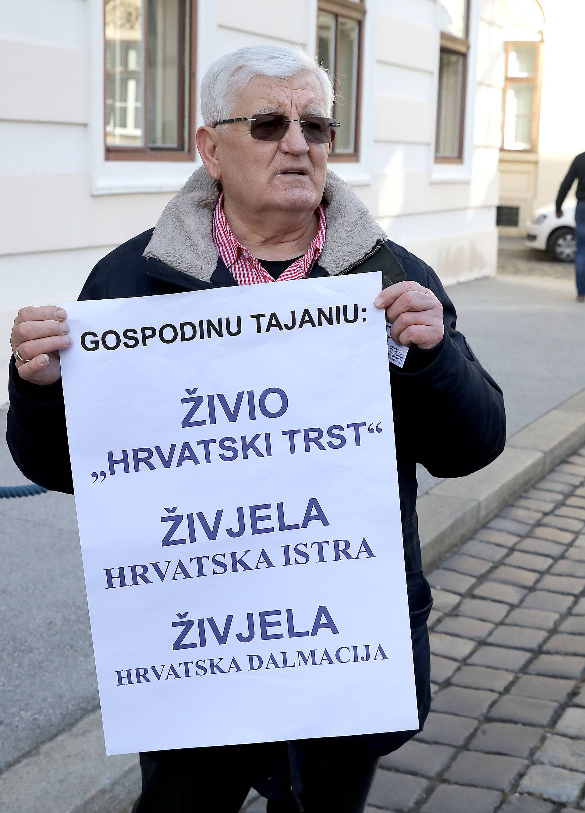 Zagreb: Antun BabiÄ prosvjedovao ispred Banskih dvora zbog izjave Tajania