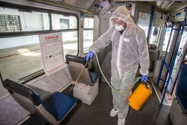 Dezinfekcija javnog prijevoza u Osijeku zbog epidemije koronavirusa