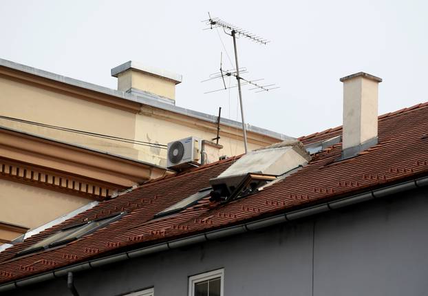 Zagreb: Oštećeni krovovi nakon potresa velika su opasnost za prolaznike