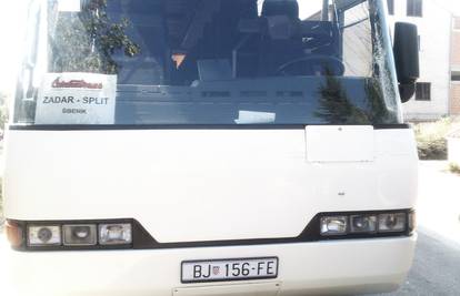 Autobus sletio s ceste kod Zadra, nema ozlijeđenih