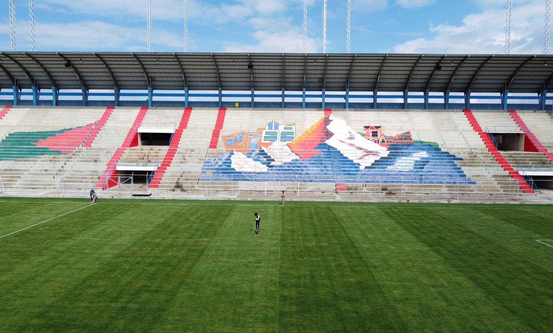 The Villa Ingenio stadium at 4,150 meters above sea level seeks approval to host international matches, in El Alto