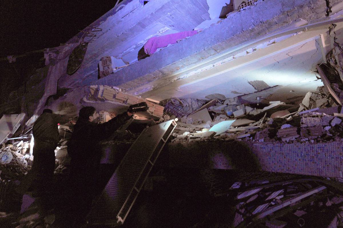 Potres od 7,2 u Turskoj: Broj mrtvih mogao bi doseći 1000 