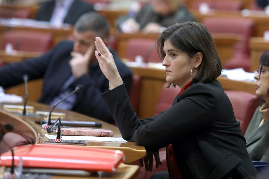 "Rekao mi je: Od tebe neće biti ništa, dođi k meni i rodi djecu"