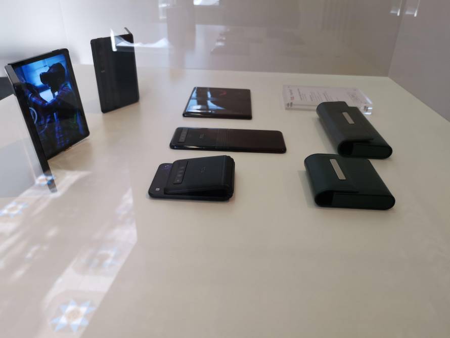 Napravili preklopni mobitel koji se može savinuti u pametni sat