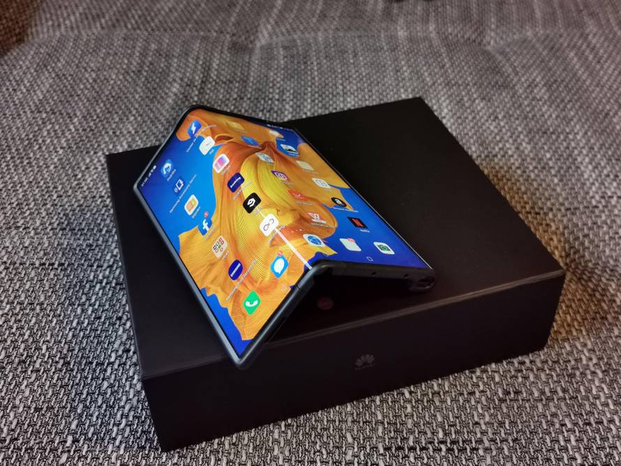 Telefon na rubu budućnosti: Testirali smo Huawei Mate Xs