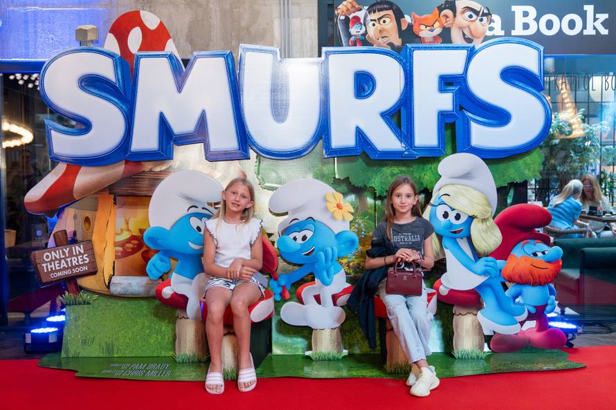 Maja šuput u zagrljaju svojih najmlađih fanova na premijeri