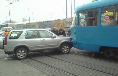 Neoprezno izlazio iz ulice i naletio na ZET-ov tramvaj