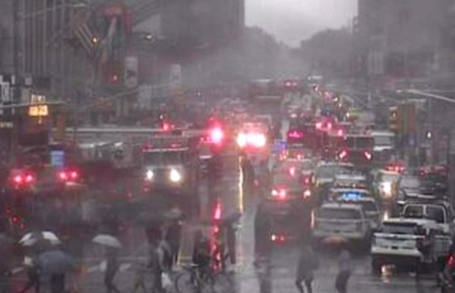 Drama u New Yorku: Srušio se helikopter na poslovnu zgradu