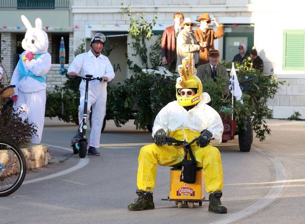 Jezera: Maškarana povorka prodefilirala je Jezerima