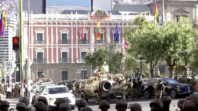 Državni udar u Boliviji: Oklopna vozila provaljuju u predsjedniku palaču, stigli su i tenkovi!