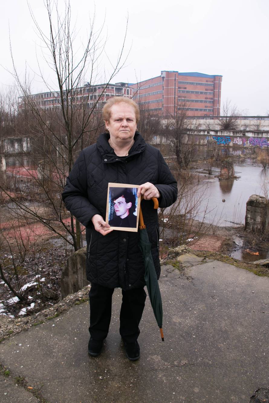 "Znam gdje je moj sin ubijen, rekli su mi: Tu je Miro ležao..."