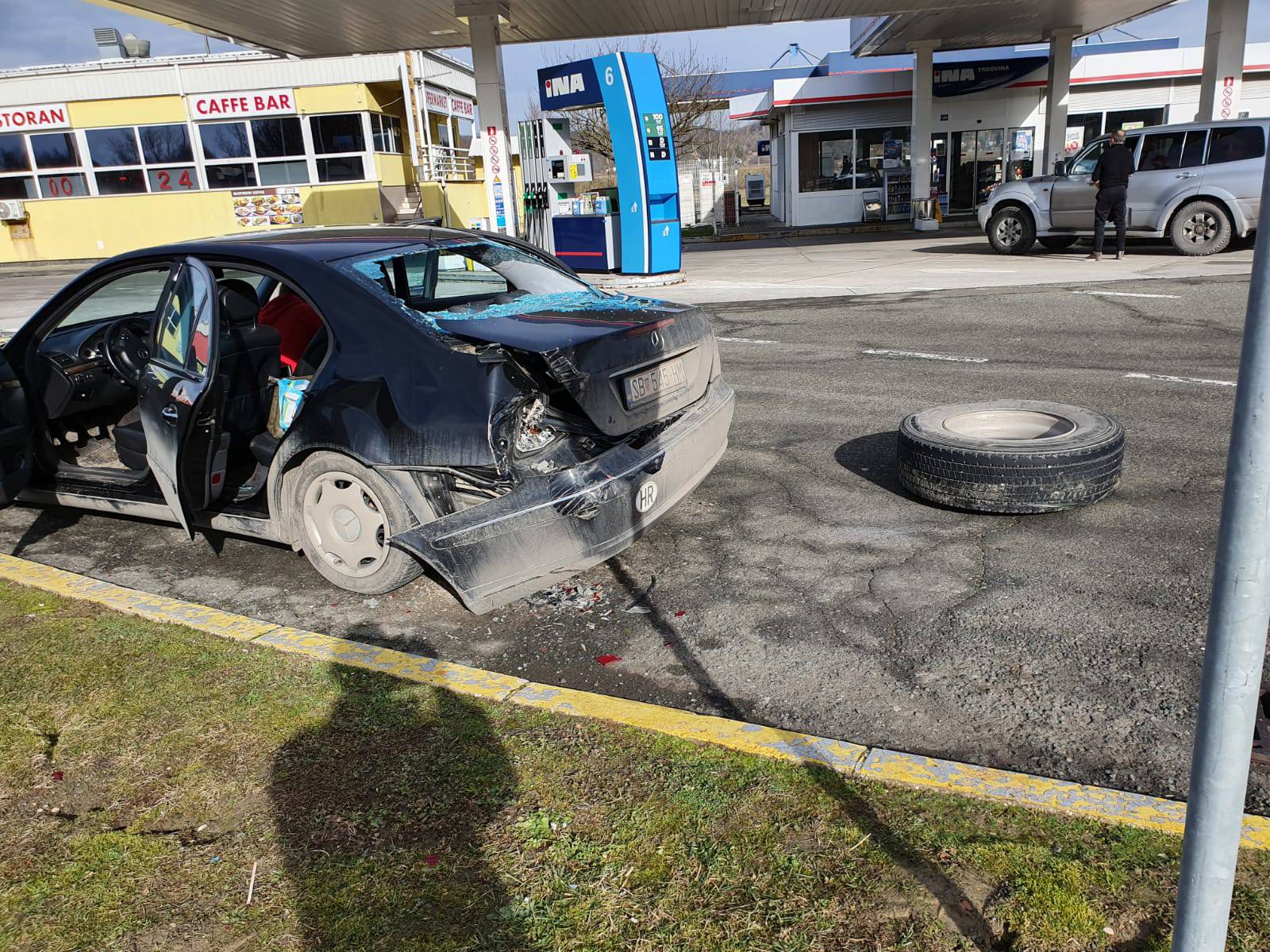 Nova nesreća na odmorištu Novska: Kotač otpao s kamiona i zabio se u parkirani automobil