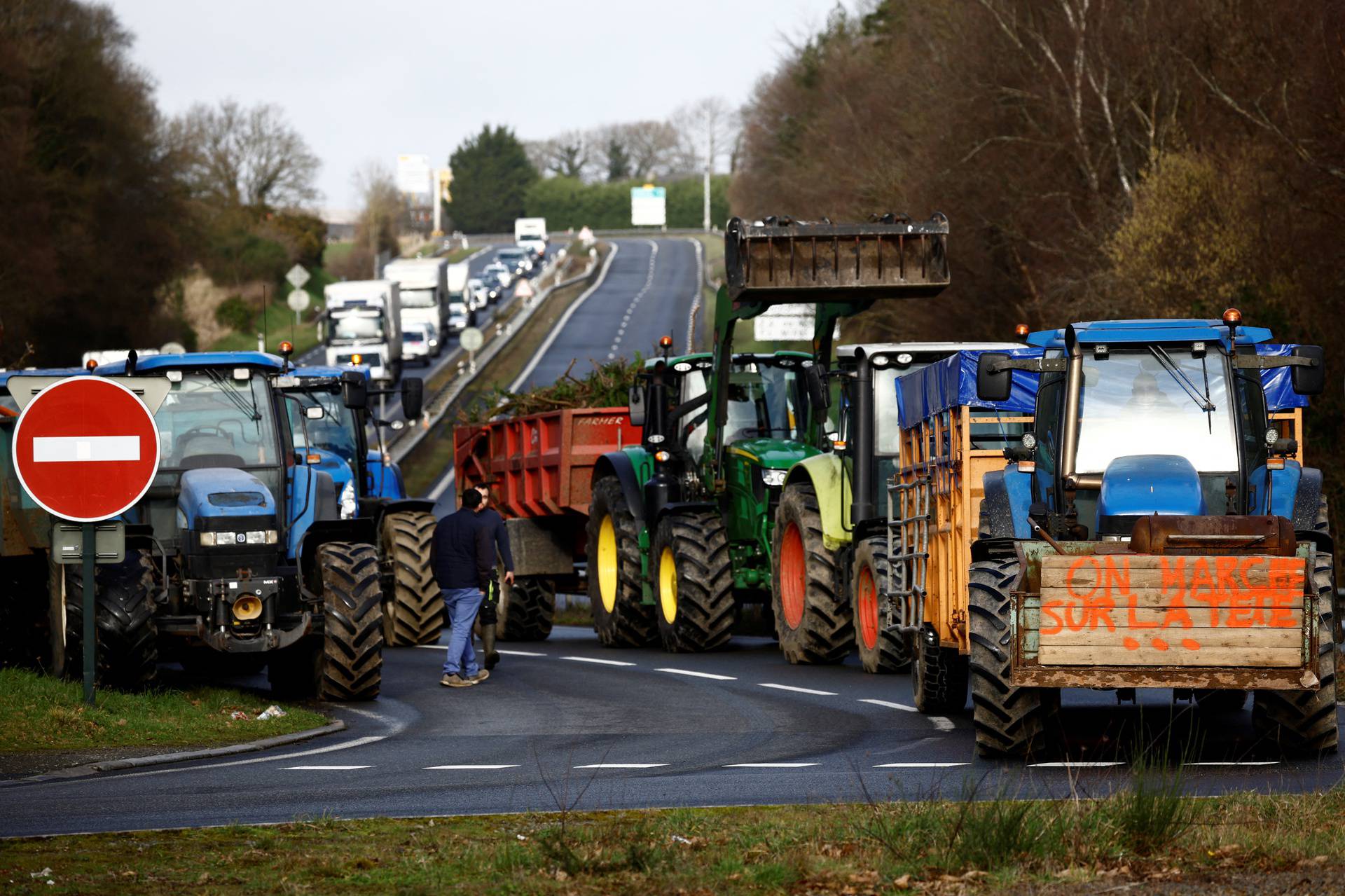 Nationwide farmer protests continue in France