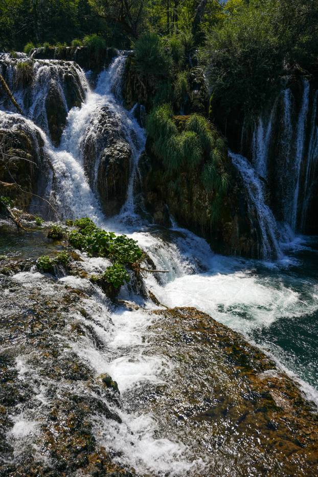 Martin Brod, slikovito naselje smješteno na ušću rijeke Unac u Unu