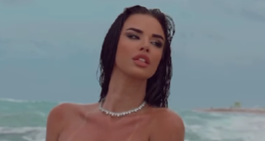 Ivana Knoll brčka se u plićaku prije Eura: 'Jesam li vam falila?'