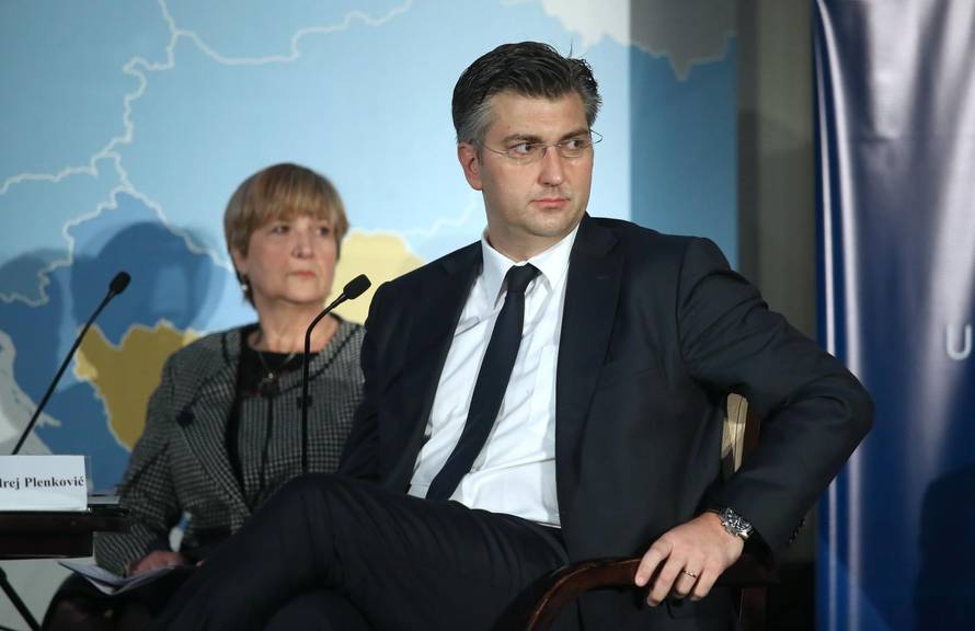 Parole, parole, parole: Svi samo muljaju da se domognu fotelja