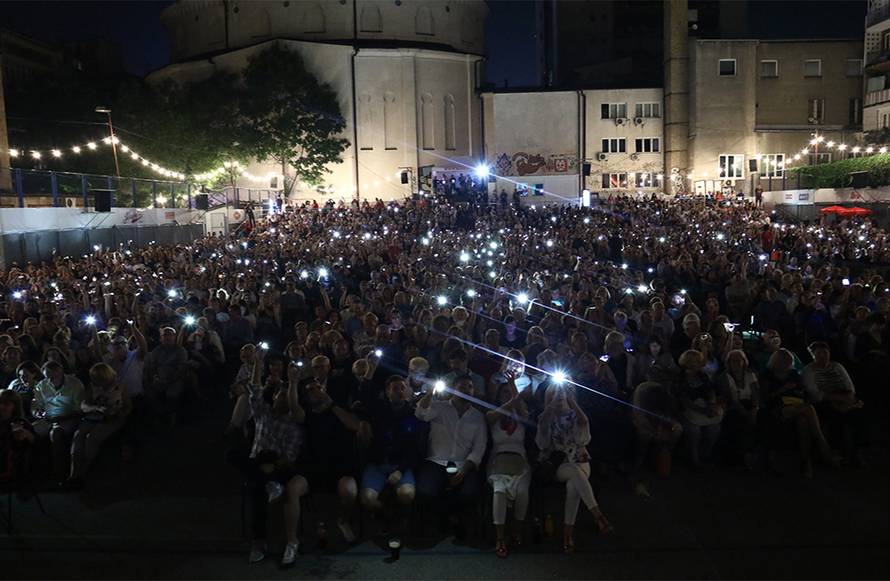 Judita je s dubokim dekolteom došla na otvorenje festivala...