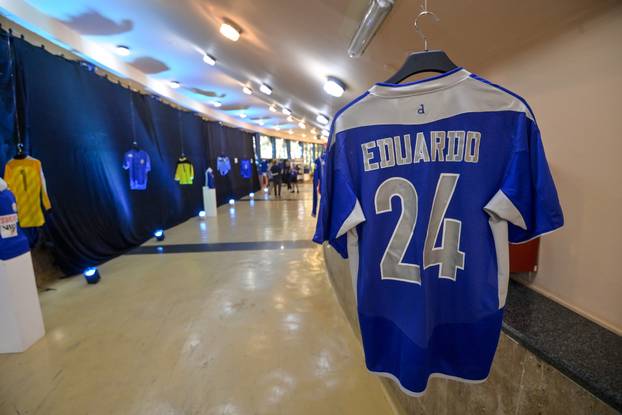 Zagreb: Izložba starih Dinamovih dresova u Ciboni