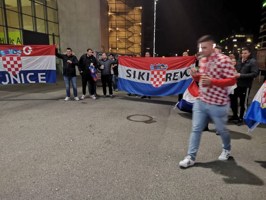 Hrvatski navijači okupirali su Graz na oproštaju, Srba nigdje