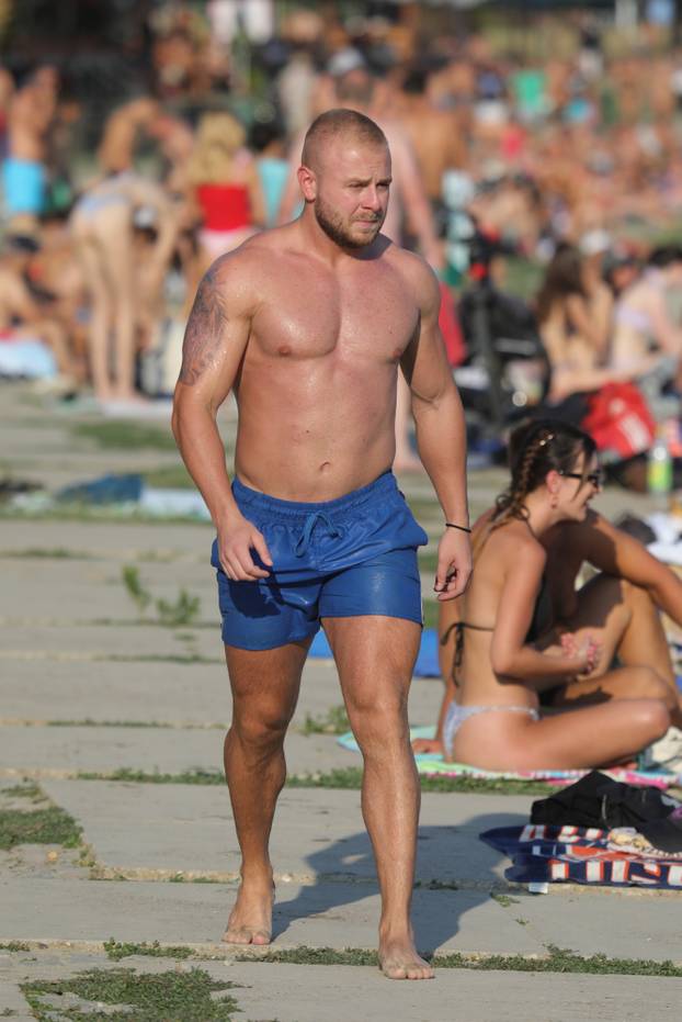 Osječani pronašli rashlađenje u Dravi