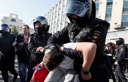 Ugušen novi oporbeni prosvjed u Moskvi: Priveli su 700 ljudi