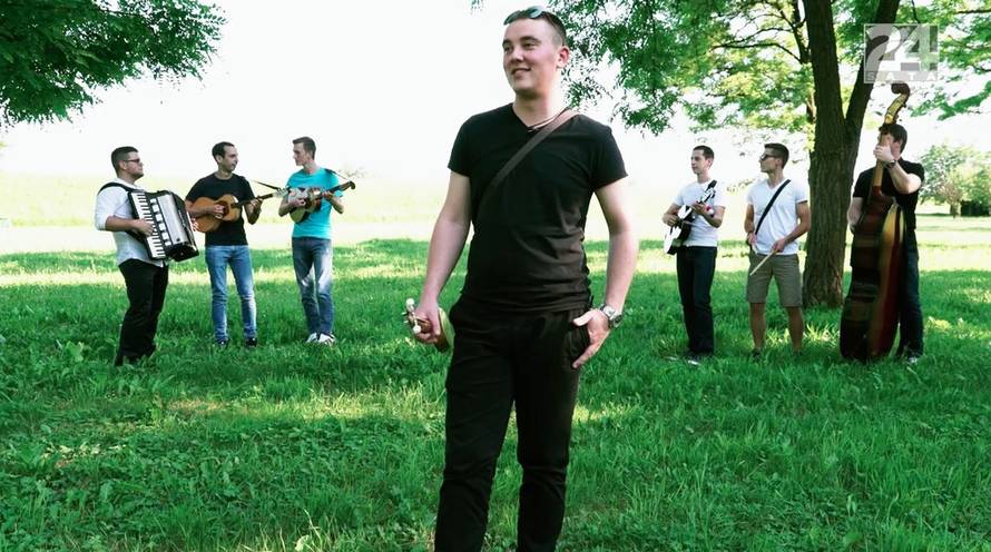 Tamburaši iz Karlovca: 'Cure nam bacaju grudnjake i gaćice'