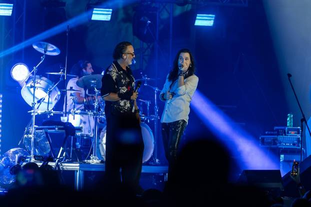 Pula: Dino Jelusić bio gost na koncertu Tonija Cetinskog