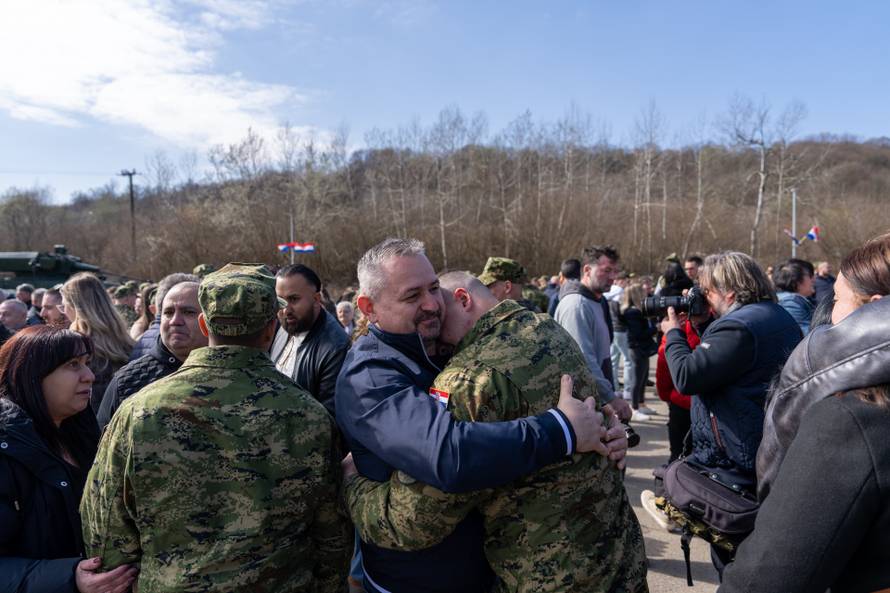 Svečana prisega ročnika na temeljnom vojnom osposobljavanju u Slunju