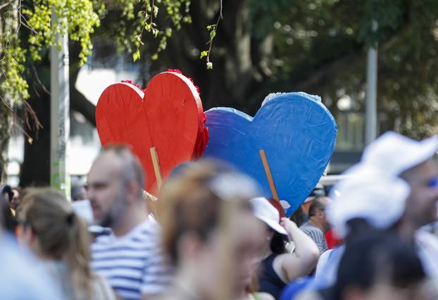 Zagreb: Okupljanje sudionika 21. Povorke ponosa pod sloganom "Dajte nam naša četiri zida!"