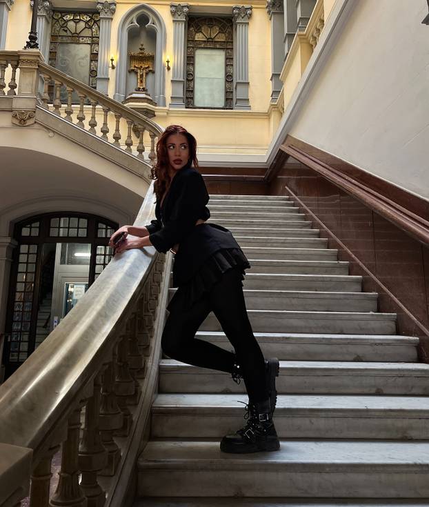 FOTO MMA voditeljica iz Srbije imponirala visinom u Zagrebu